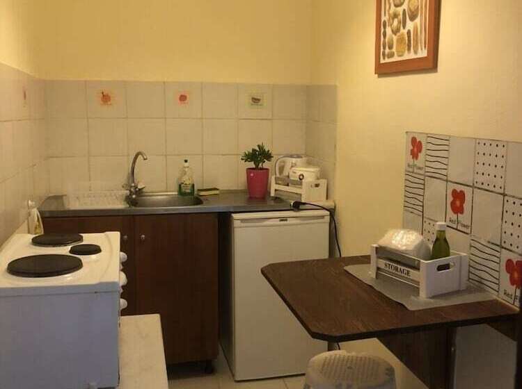 Giota Rooms