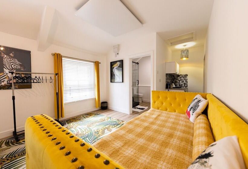 James  Place @ Pontmorlais