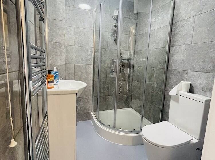 تختخواب و صبحانه Cranmore Guest House