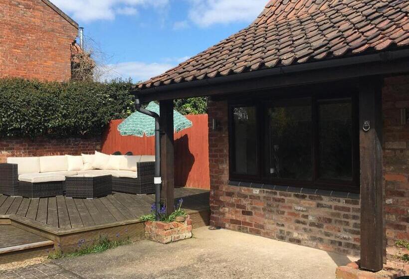 تختخواب و صبحانه The Stables At Harby