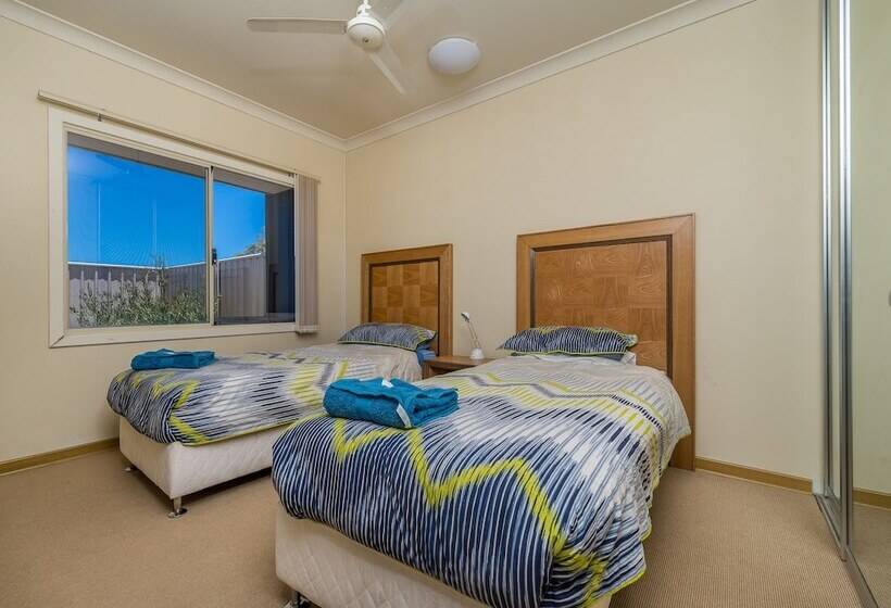 Seafront Unit 60