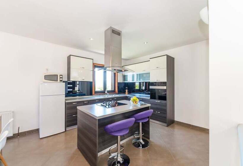 Villa Maslina With Private Pool