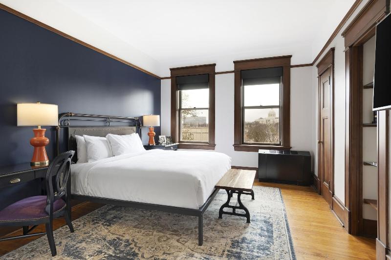 هتل Celeste Of St Paul