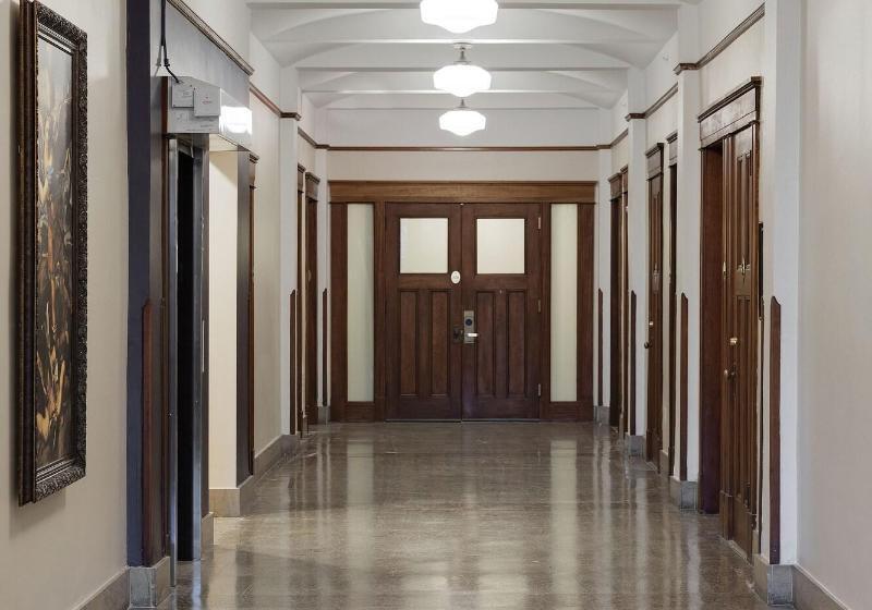 هتل Celeste Of St Paul