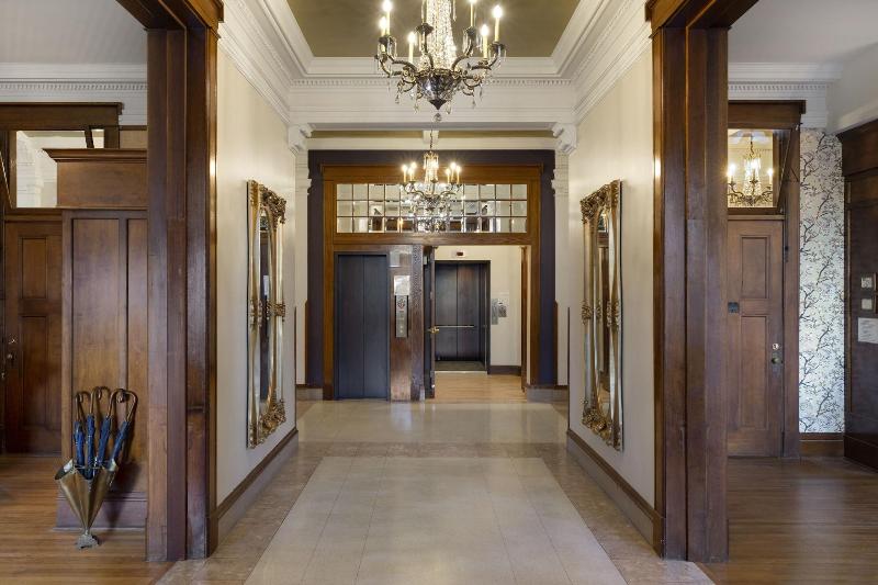 هتل Celeste Of St Paul