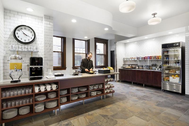 هتل Celeste Of St Paul