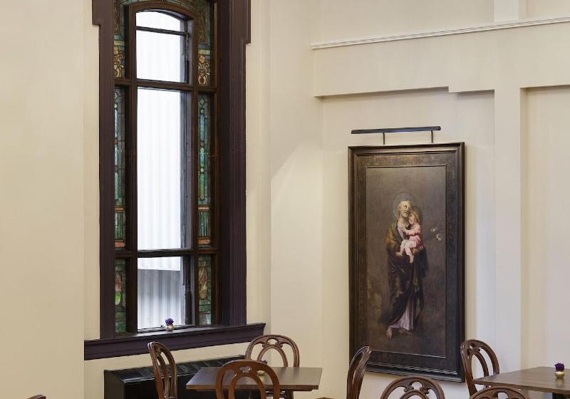 هتل Celeste Of St Paul