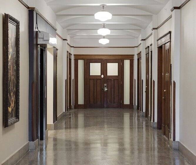 هتل Celeste Of St Paul