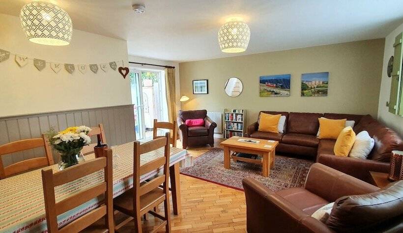 Vale View Cottages   The Stables