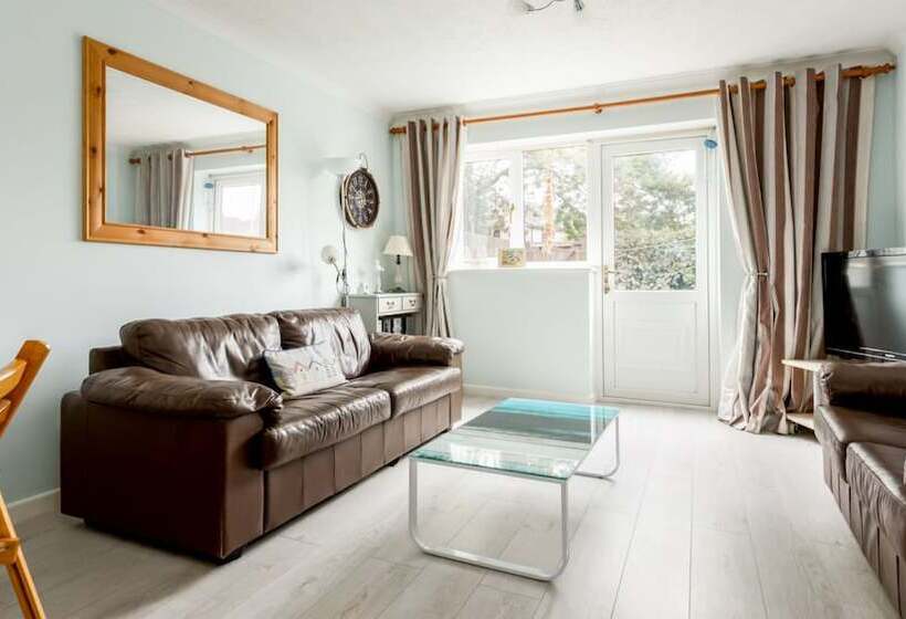 Dolphin Cottage
