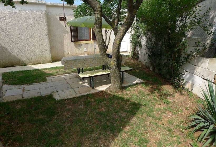 Apartment In Premantura With Garage Near Kamenjak