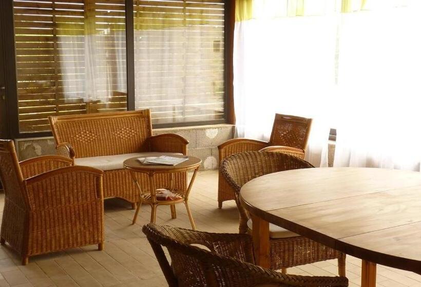 Bed and Breakfast Aux Fontaines D Eyvigues