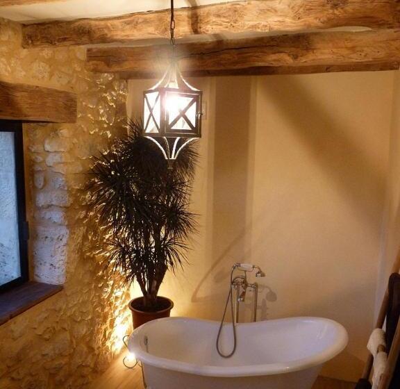 Bed and Breakfast Aux Fontaines D Eyvigues