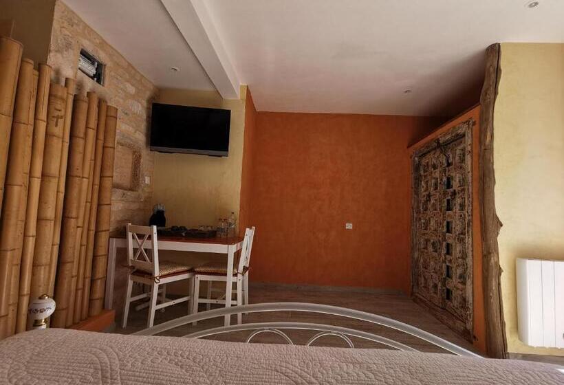 Bed and Breakfast Aux Fontaines D Eyvigues