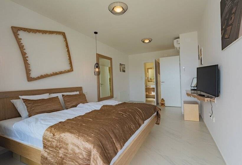 Villa Compass Luxury In A Natural Bay