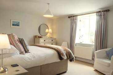 Elliotts Barns
