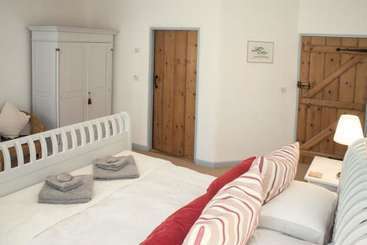 Elliotts Barns
