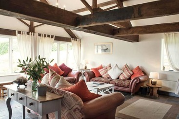 Elliotts Barns