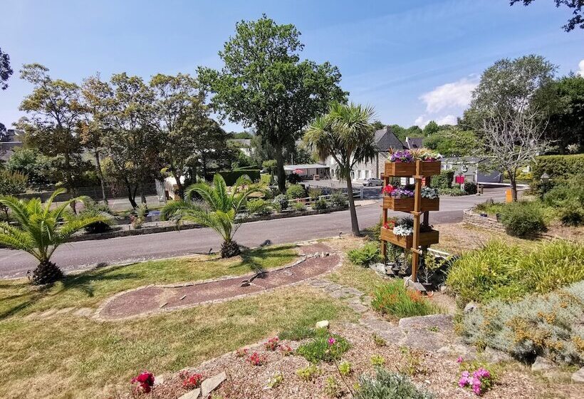 Отель Camping Du Manoir De Penn Ar Ster