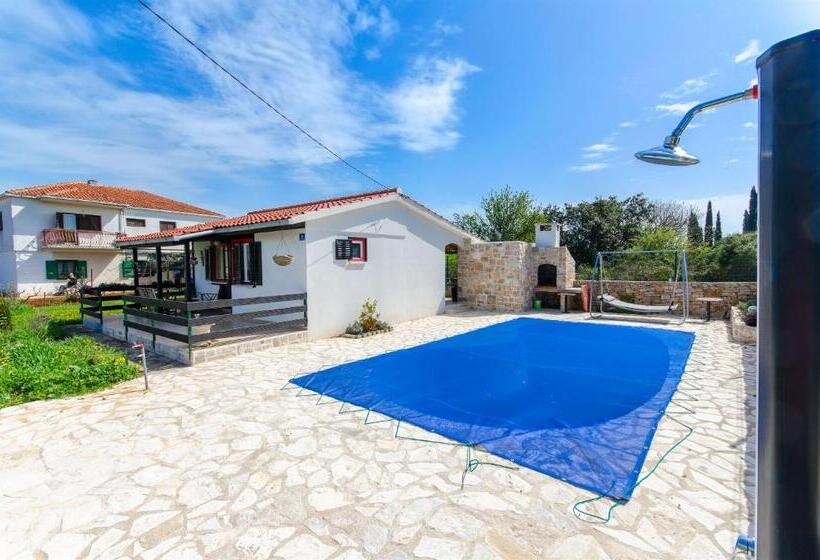 House Ara