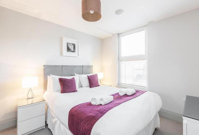 Roomspace Serviced Apartments The Quadrant
