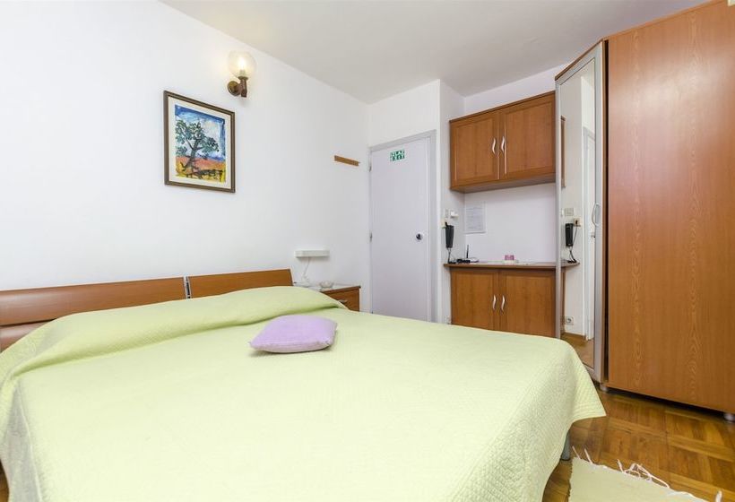 Apartments And Rooms Vojmir