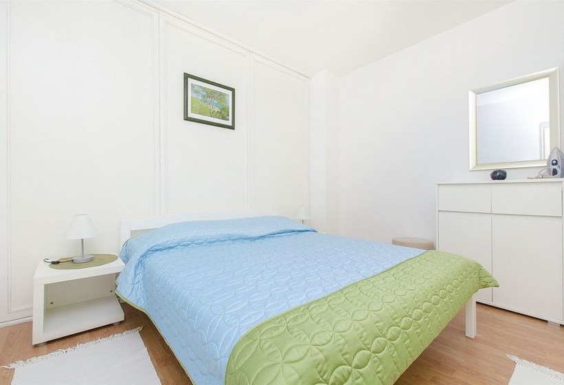 Apartments And Rooms Vojmir