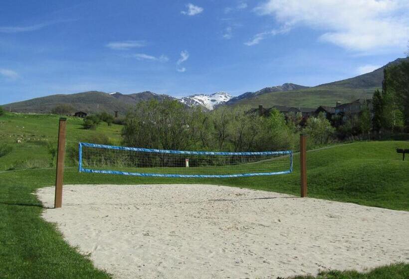 Luxury Townhouse In Wolf Creek