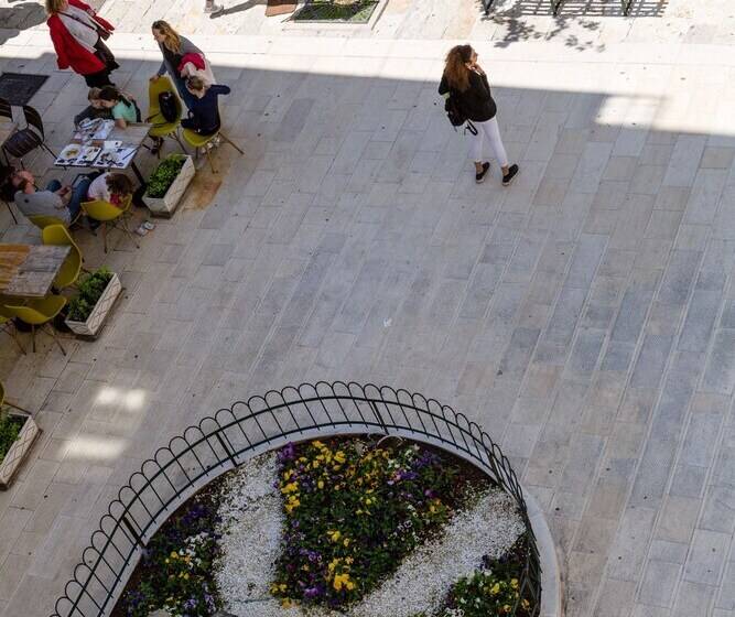 Sidewalk Apartment