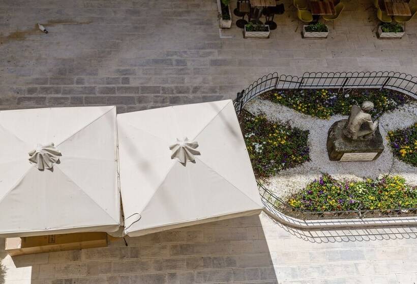 Sidewalk Apartment