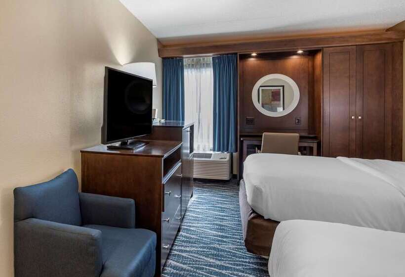 هتل Comfort Inn & Suites Newark  Wilmington