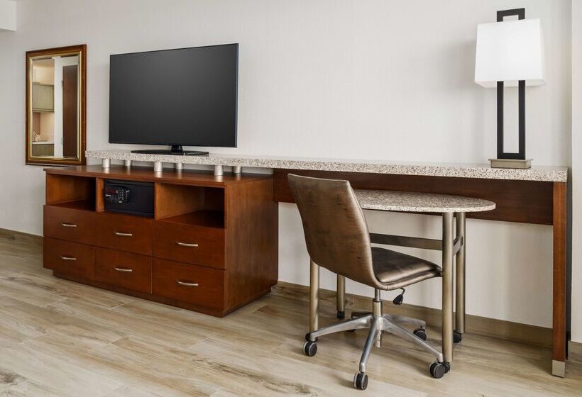 בית מלון כפרי Doubletree Beach Resort By Hilton Tampa Bay   North Redingto