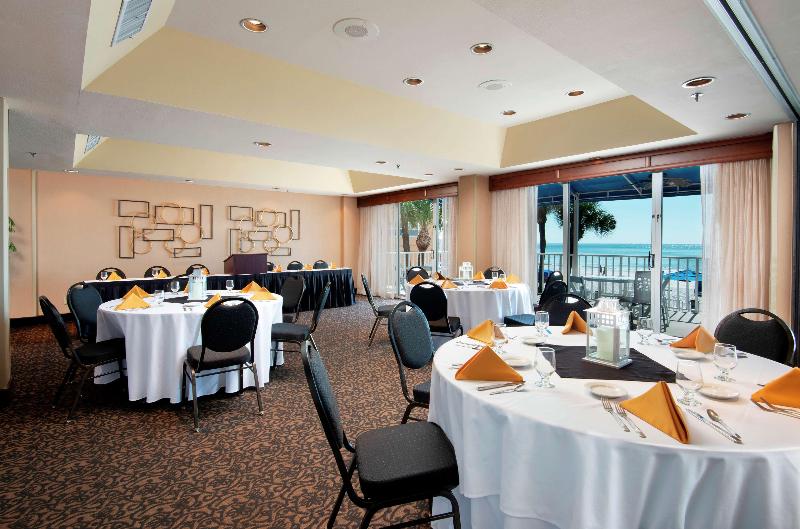 בית מלון כפרי Doubletree Beach Resort By Hilton Tampa Bay   North Redingto