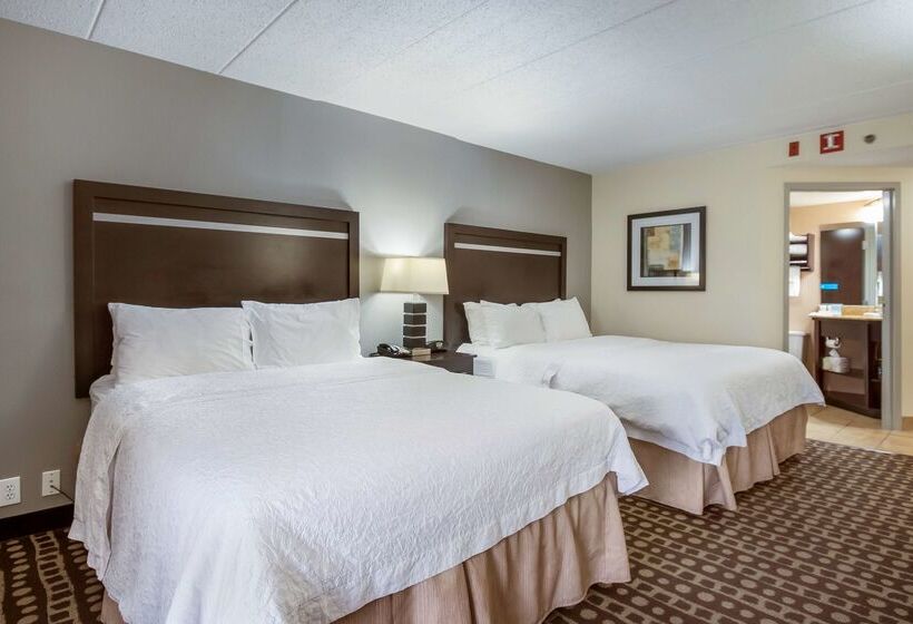 هتل Hampton Inn Columbus West