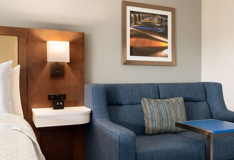هتل Hampton Inn West Des Moines Lake Drive