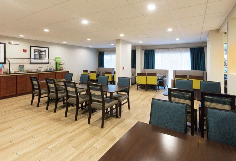 هتل Hampton Inn St. Augustine Beach