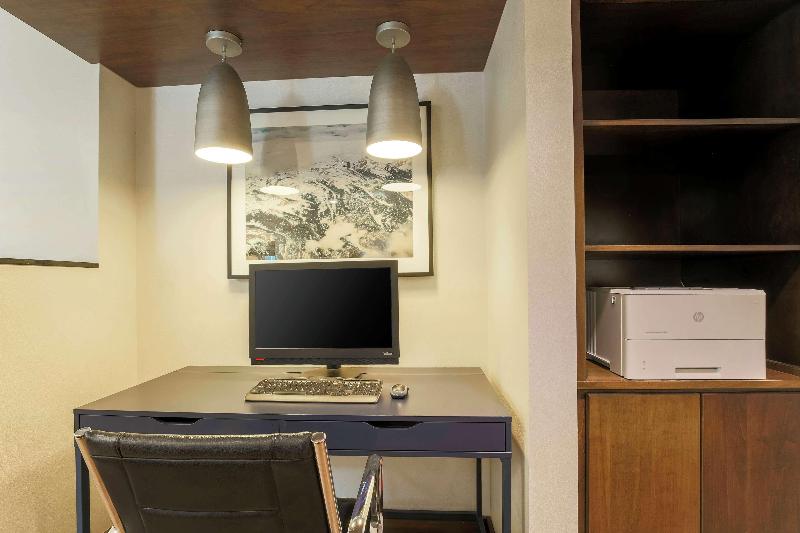 هتل Hampton Inn & Suites Denver Tech Center