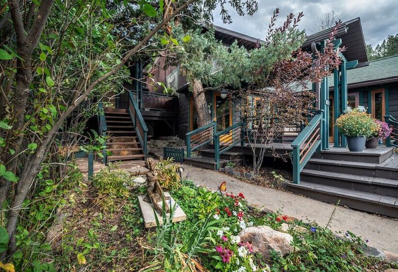 בית מלון כפרי Highland Haven Creekside Inn
