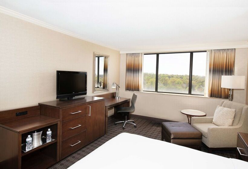 هتل Hilton Arlington National Landing