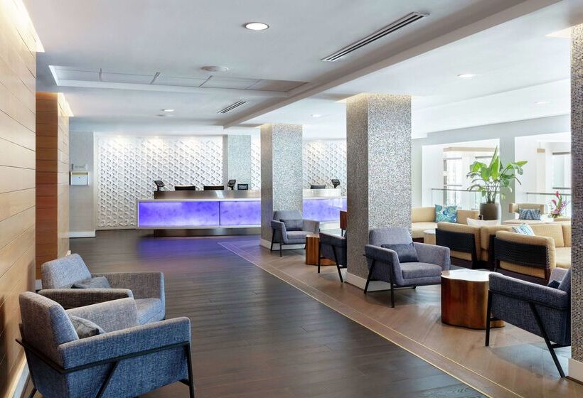 בית מלון כפרי Hilton Clearwater Beach Resort & Spa