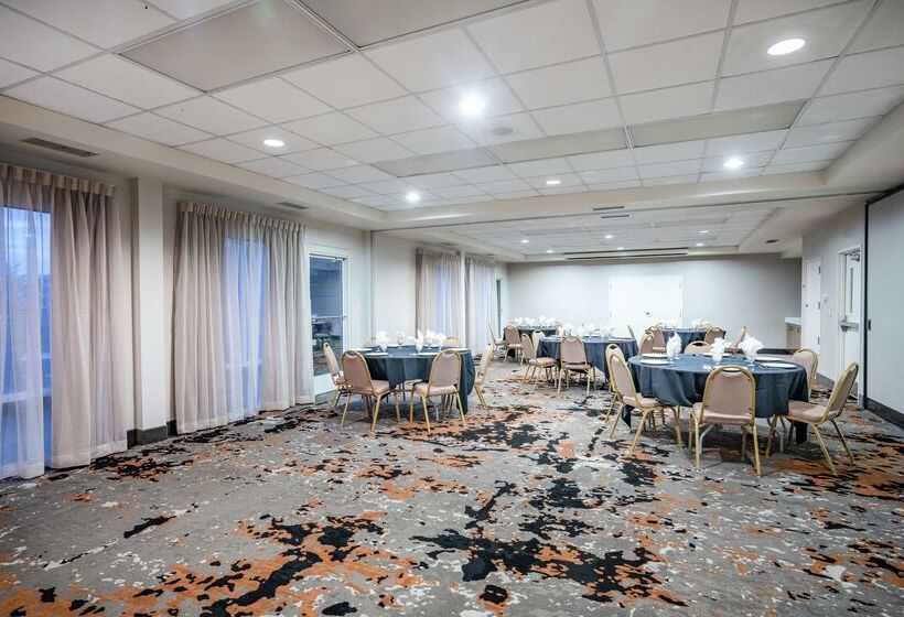 هتل Hilton Garden Inn Louisville East