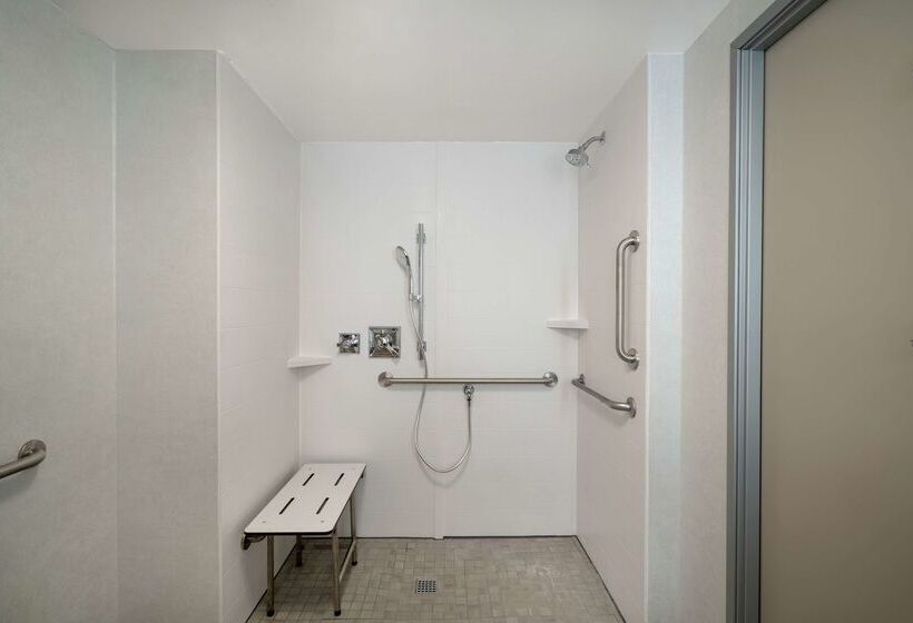 هتل Hilton Garden Inn Louisville East