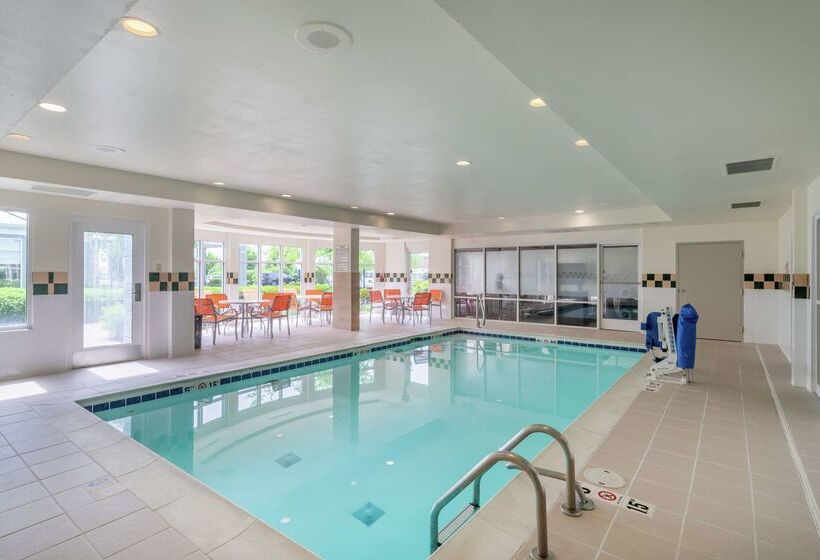 هتل Hilton Garden Inn Louisville East