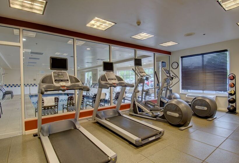 בית מלון כפרי Hilton Garden Inn Shelton