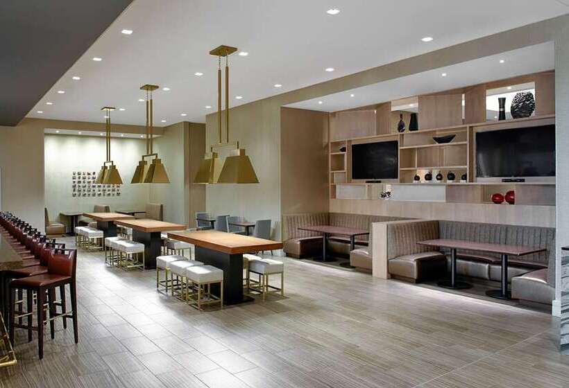 هتل Hilton Minneapolis