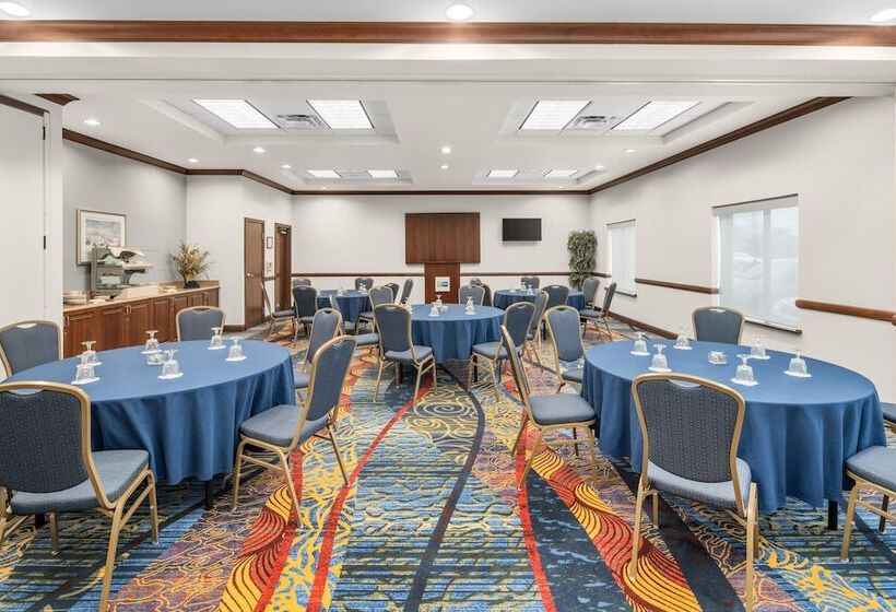 هتل Holiday Inn Express & Suites Wilmington Newark, An Ihg