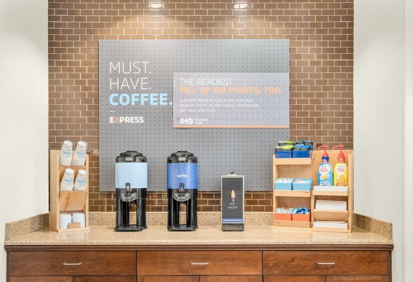 هتل Holiday Inn Express & Suites Wilmington Newark, An Ihg
