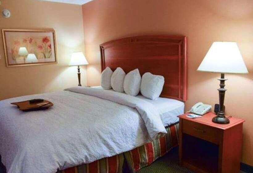 בית מלון כפרי Quality Inn Florissant   St Louis