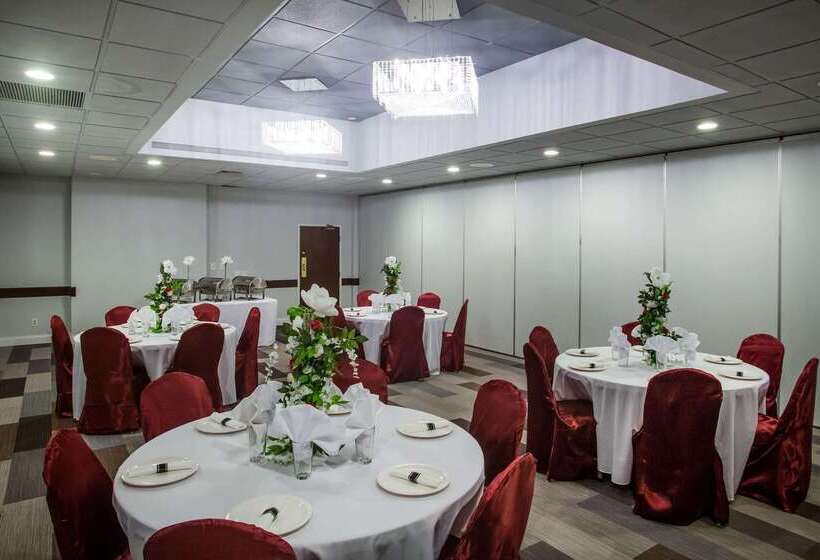 בית מלון כפרי Ramada By Wyndham Statesville