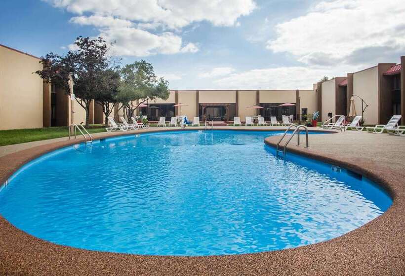 בית מלון כפרי Ramada By Wyndham Statesville